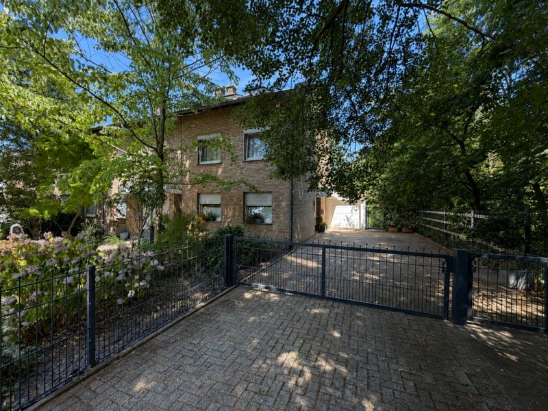 Exklusiv modernisiertes Reihenendhaus mit repräsentativem Ambiente in Essen-Kettwig